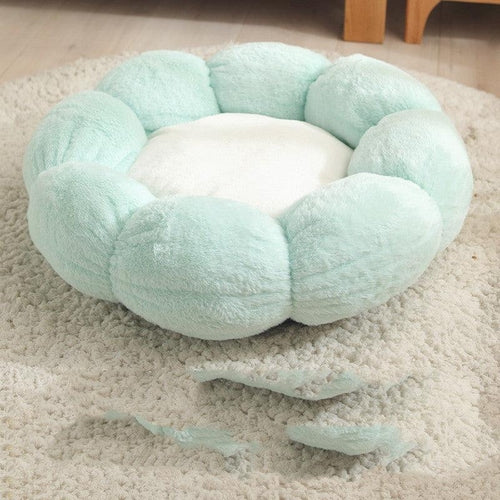 Floral Haven Pet Bed - Luxurious Flower-Shaped Blanket For Dogs And