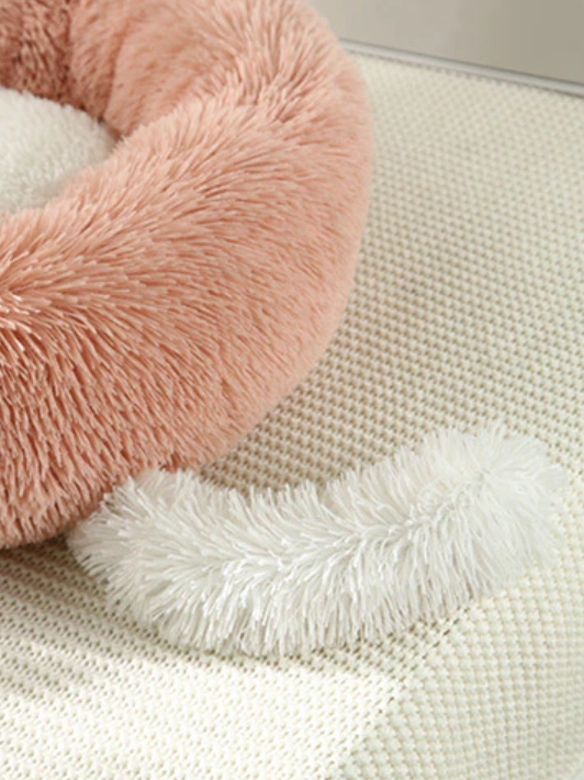 Cama de peluche con orejas y cola para gatos y perros pequeños, envío rápido.